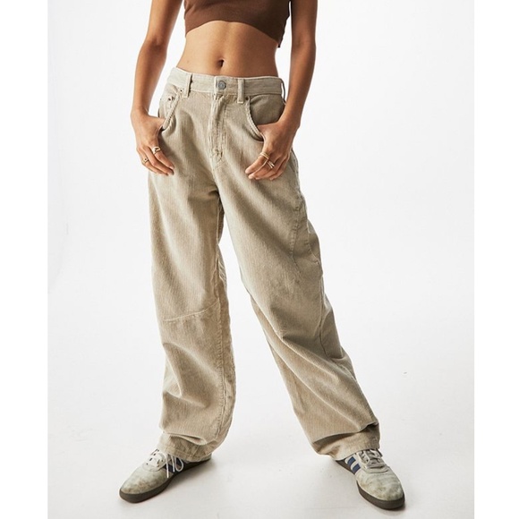 NWT BDG Cream Logan Cinch Back Corduroy Boyfriend Jeans Size 32 - Picture 2 of 15